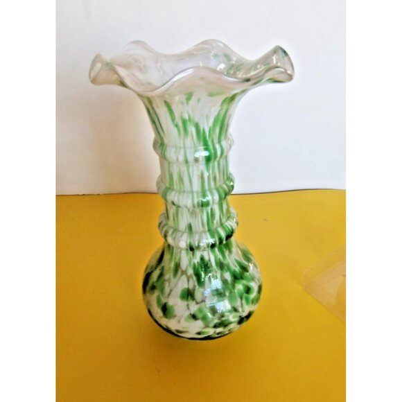 Vintage Murano Green & White Art Glass Hand blown ribbed mottled design vase 8" - Picture 4 of 12